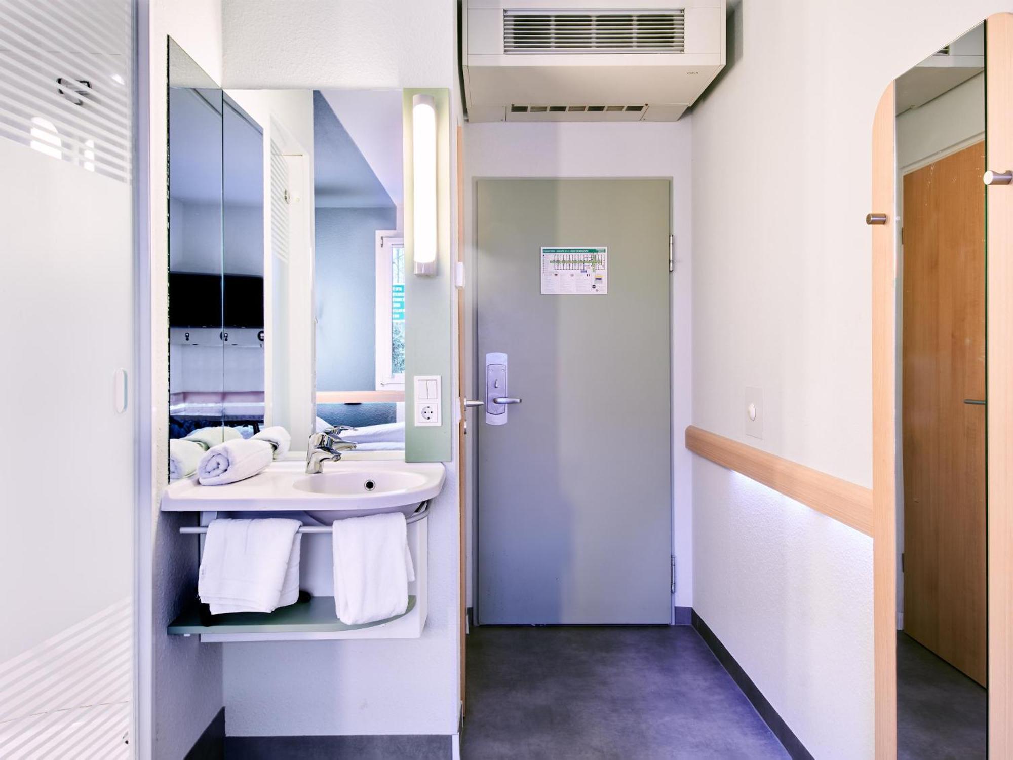 B&B Hotel Koeln-Marsdorf Bagian luar foto